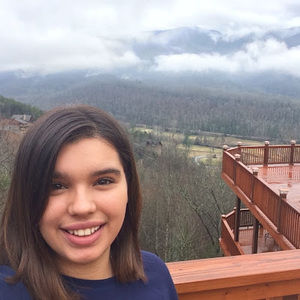 Meet your Posher, Laura